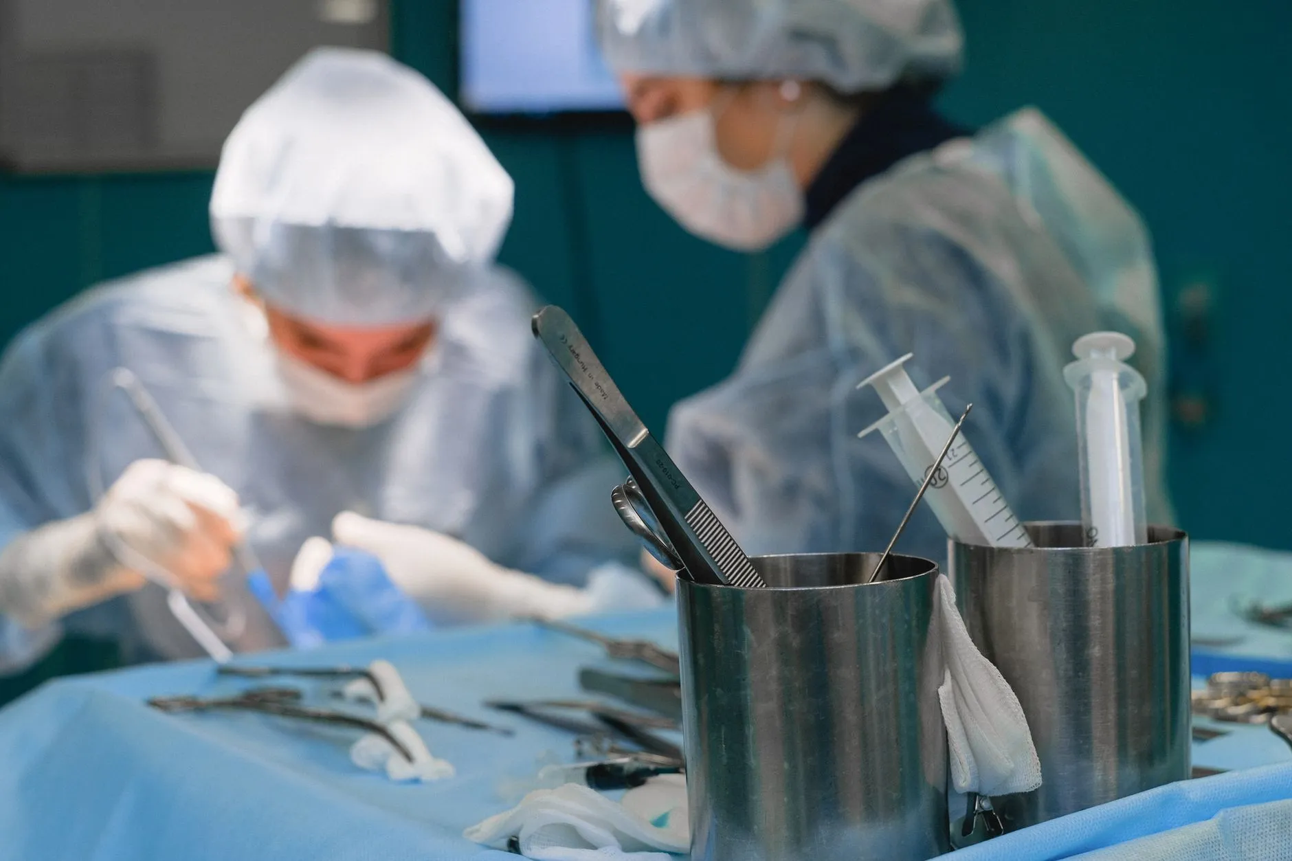 2024年服装库存尾货行业趋势与折扣批发采购策略分析