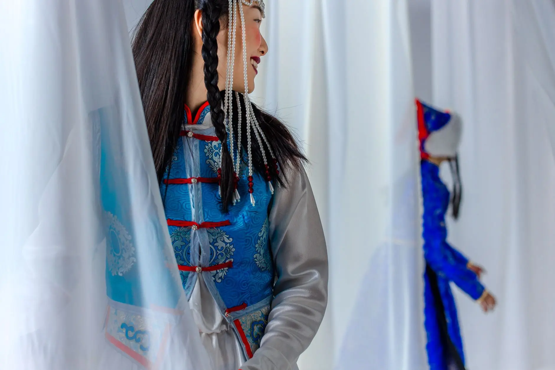 2025年品牌服装库存尾货市场走势与折扣批发策略分析封面图