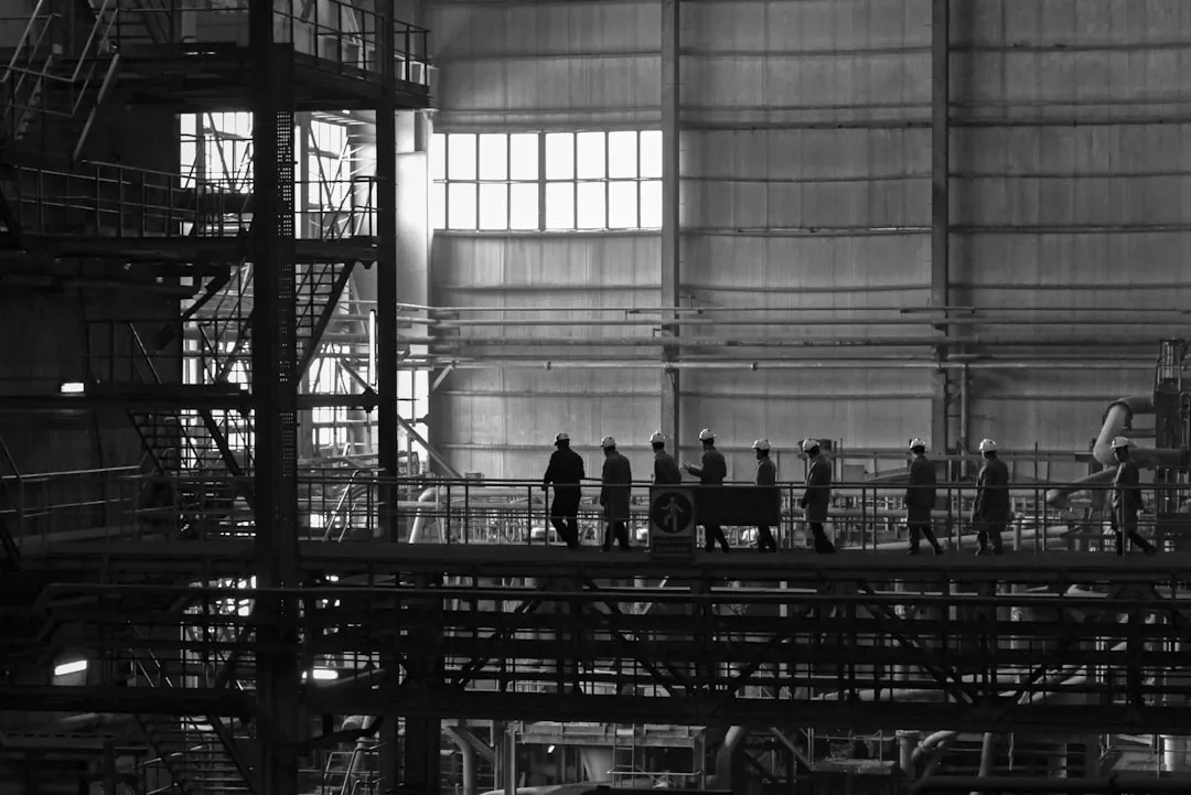 2025年服装库存尾货批发市场供需格局与价格走势分析