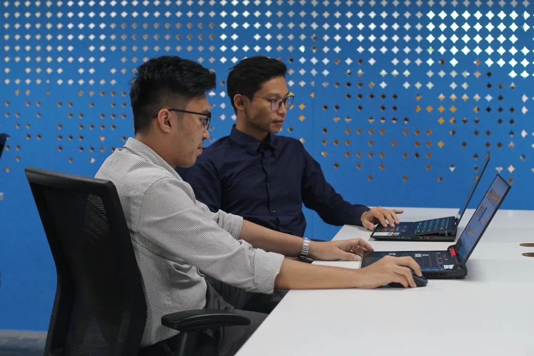 衣拼网平台货源优势解析：重庆信仕达服装折扣批发稳定供应方案