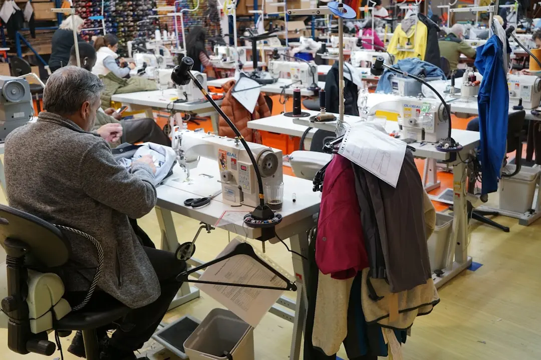 品牌服装库存尾货采购指南：重庆信仕达折扣货源合作流程解析正文配图 1