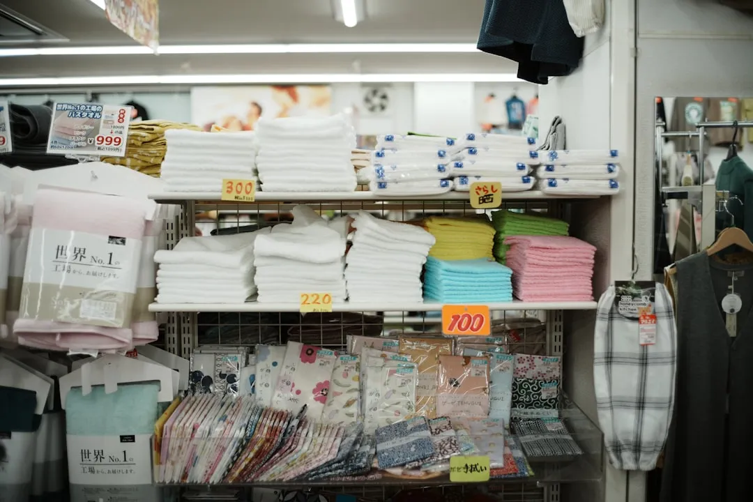 2025年服装库存尾货行业新趋势：折扣批发渠道的机遇与挑战正文配图 2