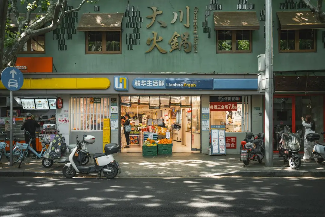 重庆信仕达商贸有限公司品牌服装库存尾货批发优势解析